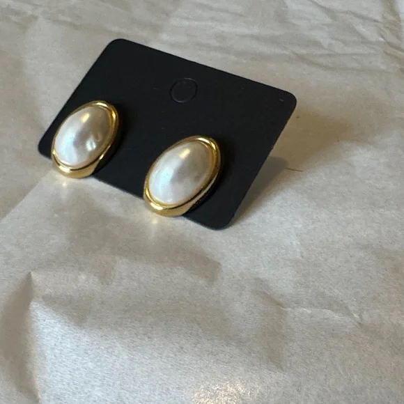 Elegant Gold and White Pearl Oval Earrings - Picture 6 of 8